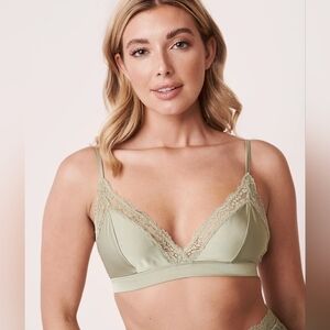🌻NEW La Vie en Rose Satin Lace Brallette Size Small